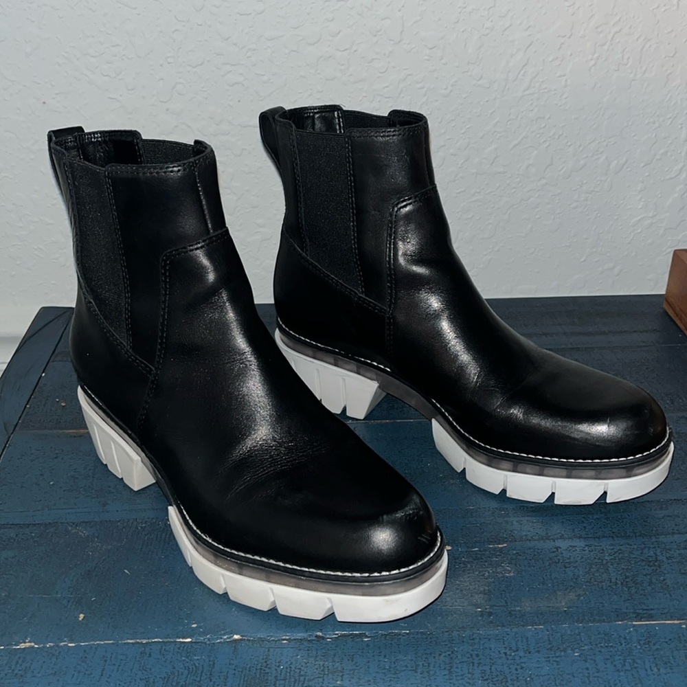 Bernardo “Sutton” Boots size 8 1/2, Black leather